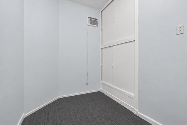Building Photo - 406 7th St