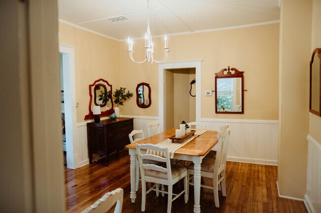 Building Photo - 108 W 6th St