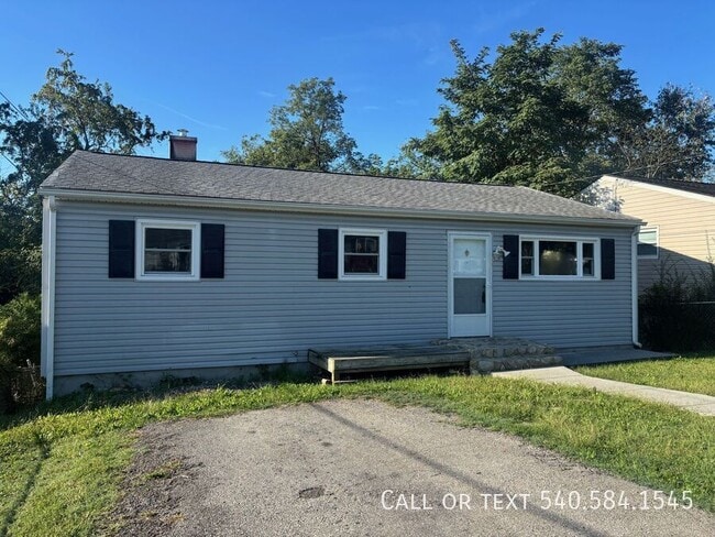 Primary Photo - 4230 Moomaw Ave NW