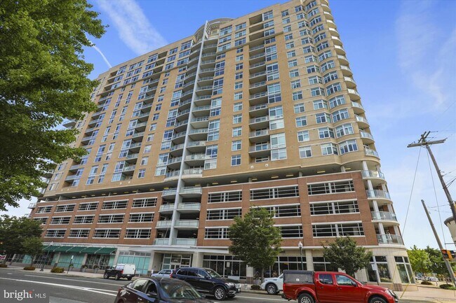 Building Photo - 5750 Bou Ave