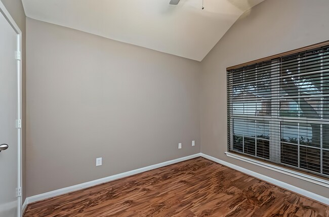 Building Photo - 10109 Colony Dr