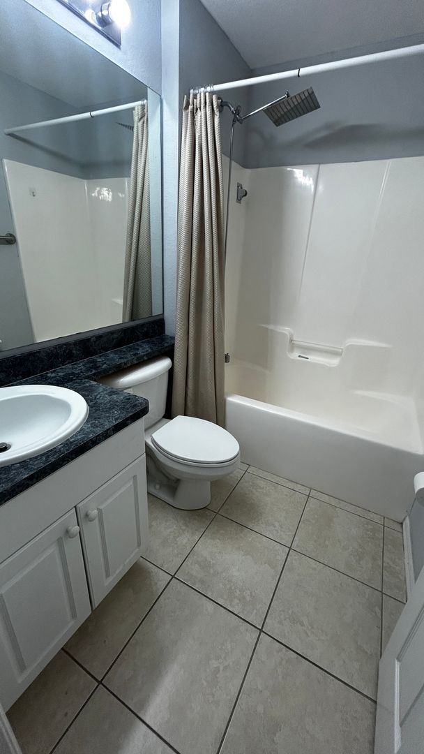 Building Photo - Charming and Spacious Single-Family Home