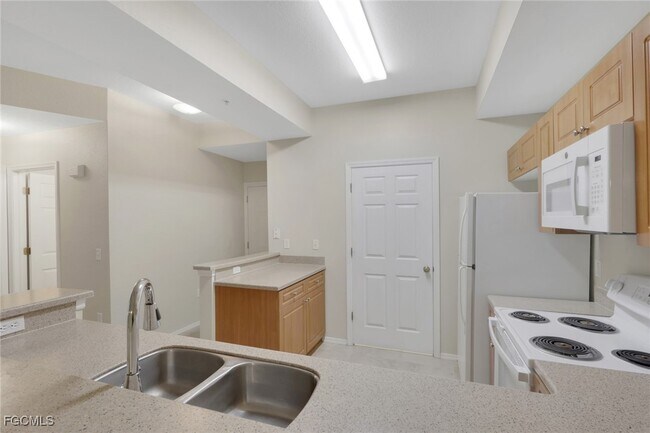 Building Photo - 9025 Colby Dr