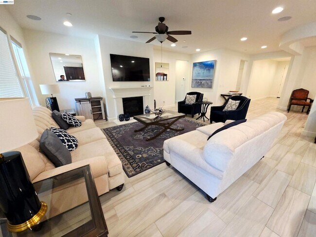 Building Photo - 2488 Remy Cantos Dr