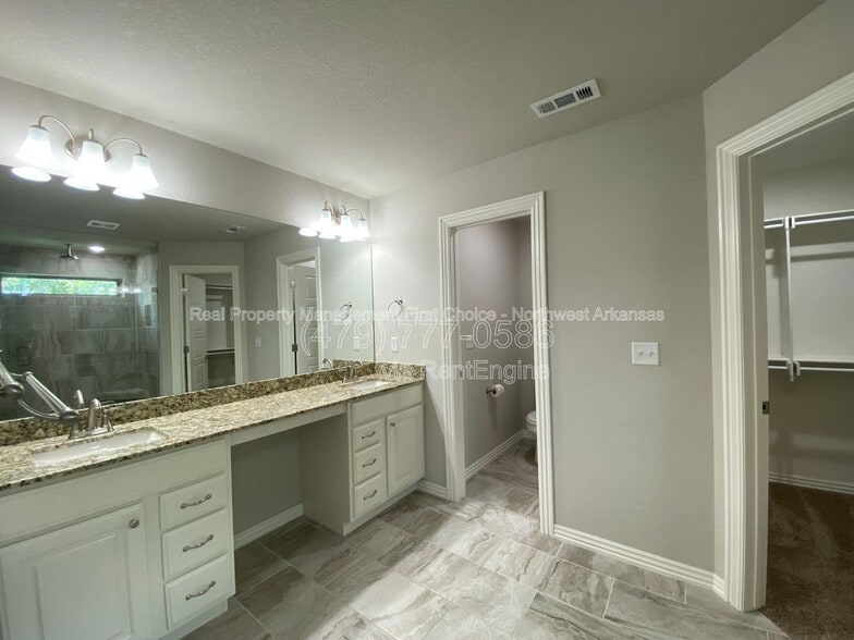 Building Photo - 109 S Geranium Ln