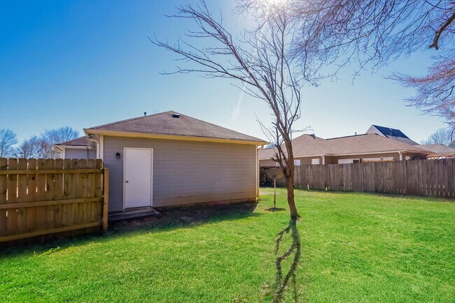 Building Photo - 104 Stonehaven Dr