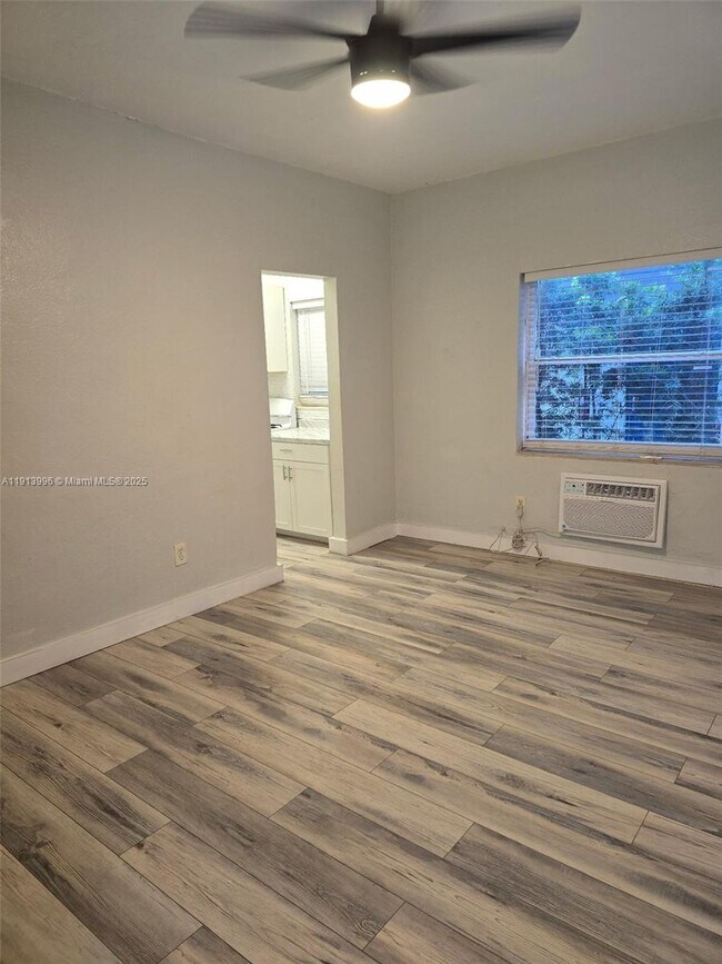 Building Photo - 215 30th St