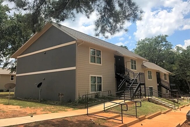 Building Photo - 502 W Main St