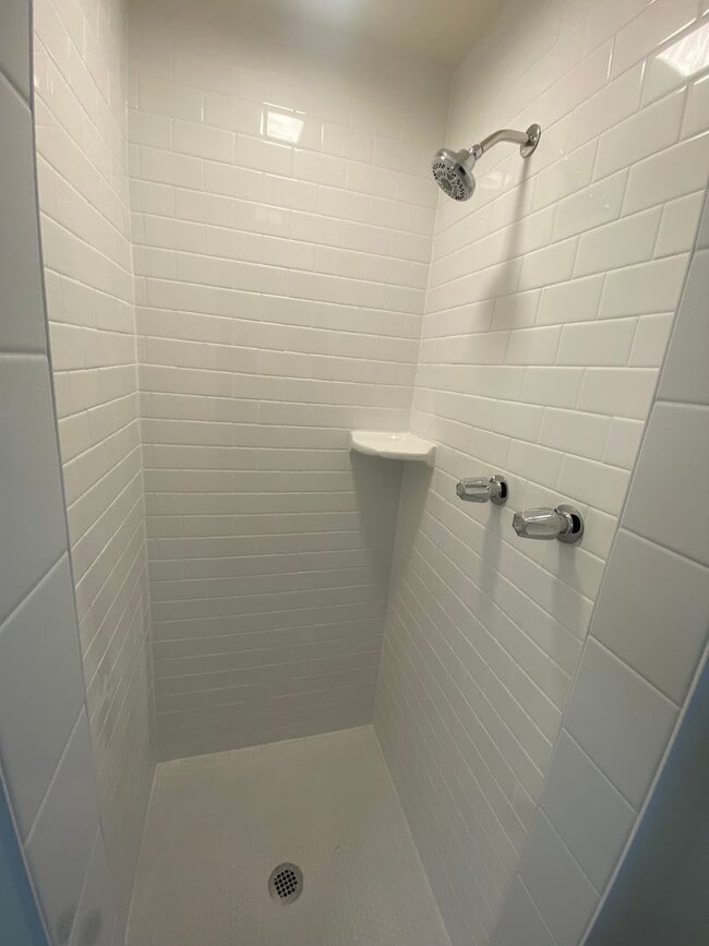 Building Photo - 3-Bed, 1-Bath Home, + Bonus Room/Office .....