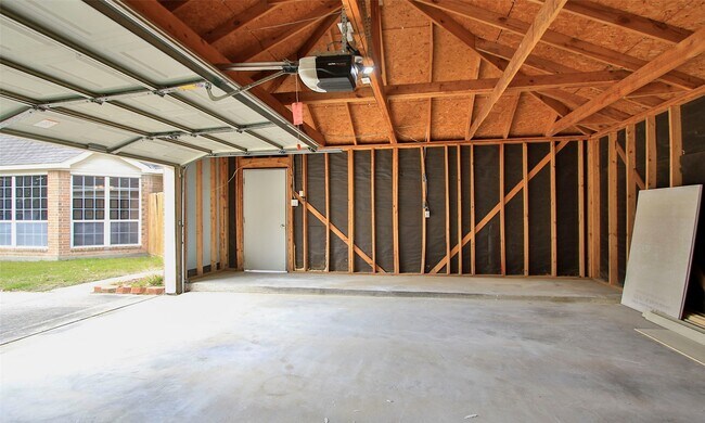 Building Photo - 15710 Cascading Brook Way