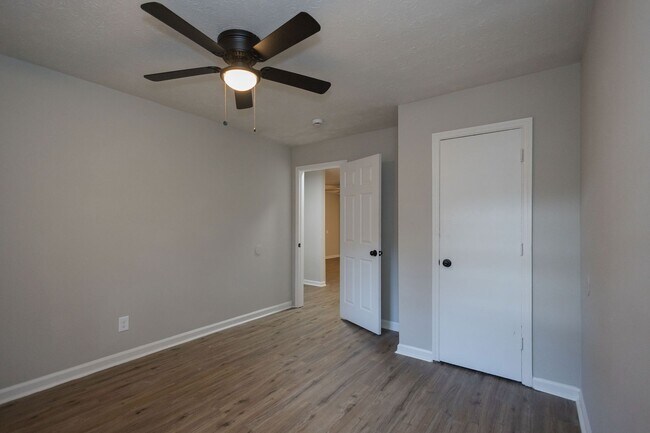 Building Photo - 1013 W Slaton Ave