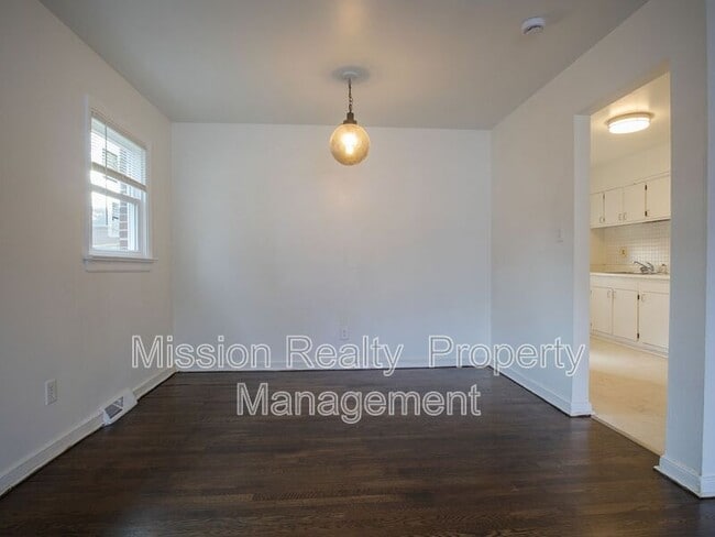 Building Photo - 3012 Glenan Dr