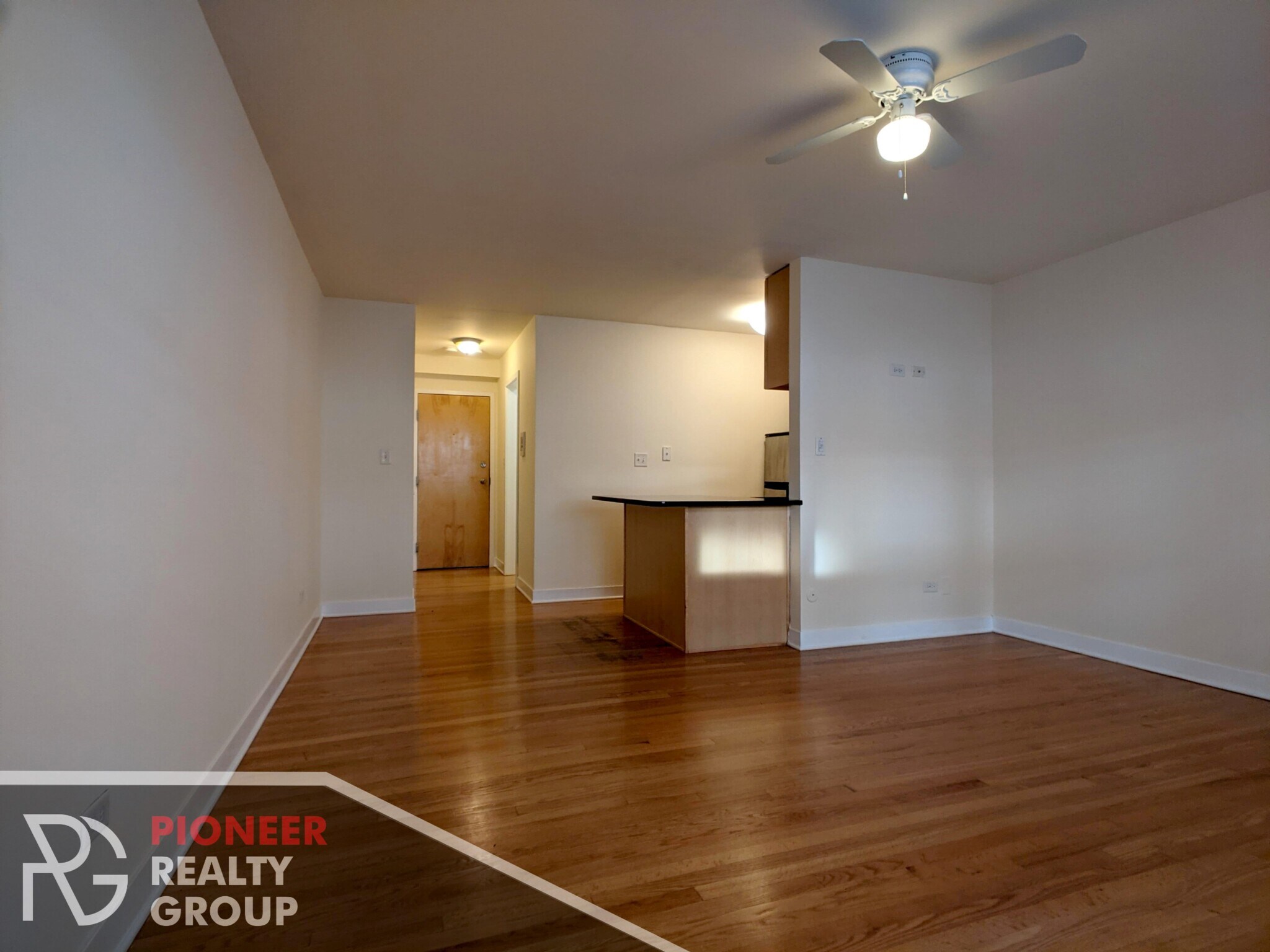 Building Photo - 630 W Wrightwood Ave