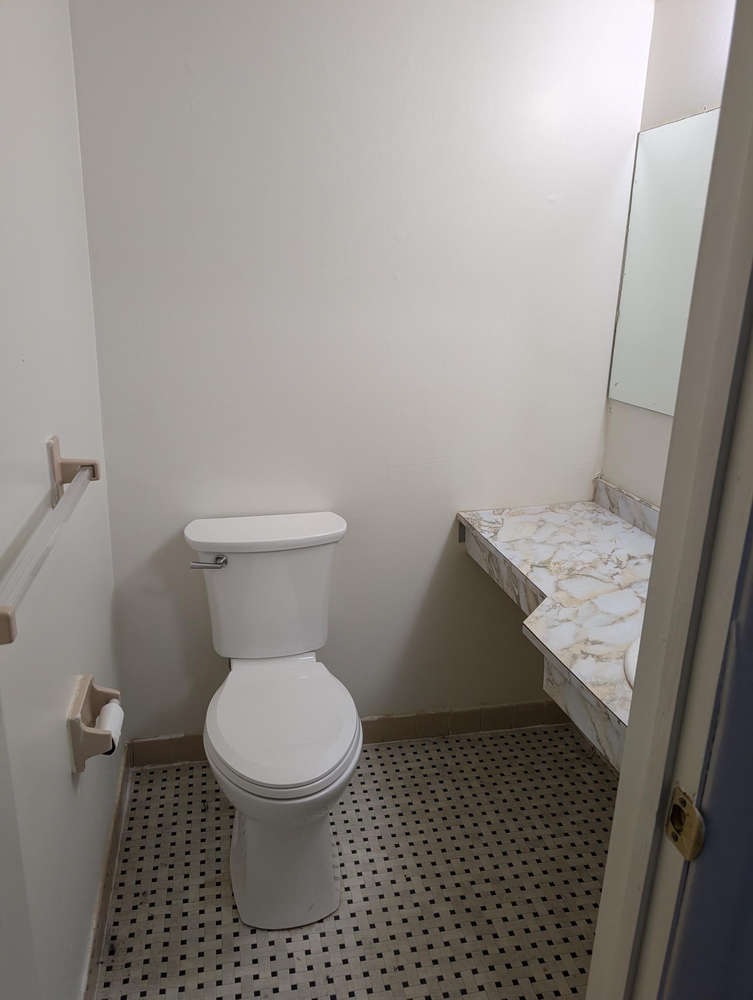 Building Photo - 1001 White Oak Rd