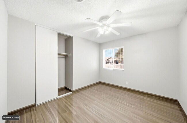 Building Photo - 2013 Las Verdes St