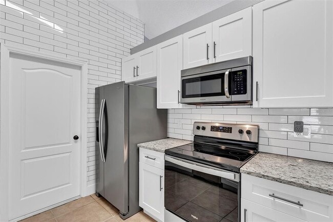 Building Photo - 7686 Pine Fork Dr