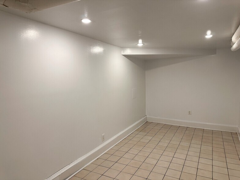 Building Photo - 308 W 105th St