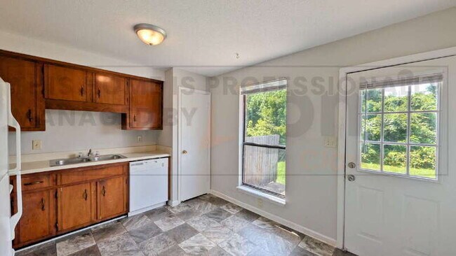 Building Photo - 1640 Baltimore Dr