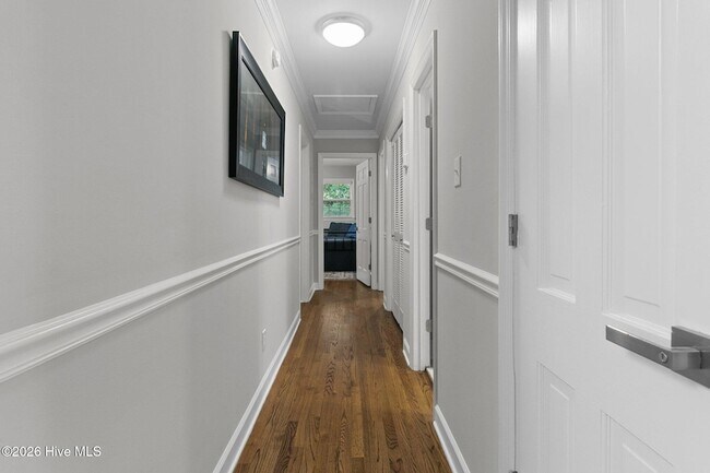 Building Photo - 450 Crestview Rd