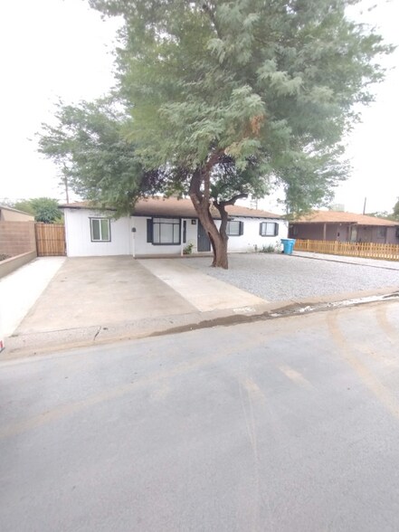 Building Photo - 3245 W Rose Ln