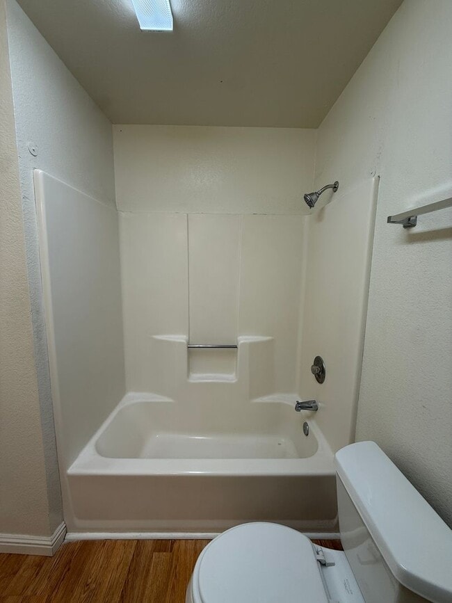 Building Photo - Quail Meadows Upstairs Condo