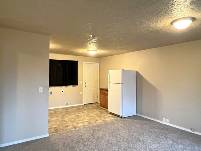 Building Photo - 1Bd/1Ba Single Story Home - Available to V...