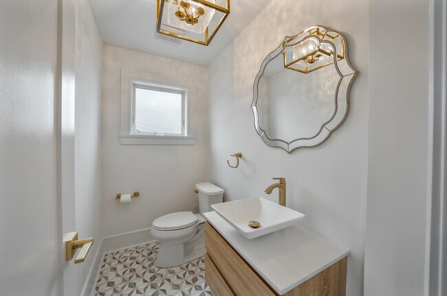 Building Photo - 6719 Meadowview Ave