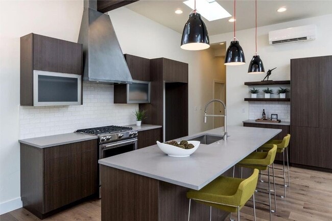 Building Photo - Modern Cottage in Prime Downtown Bend Loca...