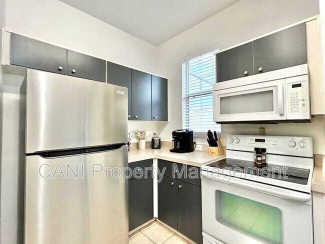 Building Photo - 1134 S Beach Cir