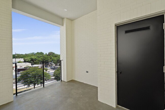 Building Photo - The 912 Building C