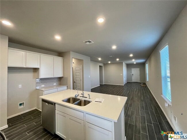 Building Photo - 2445 Ayers Dr