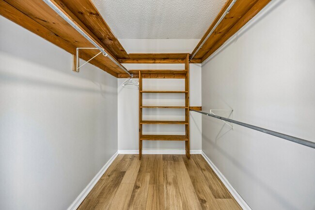 Building Photo - 132 Woodvalley Ct