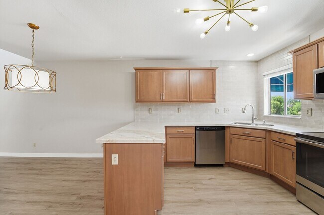Building Photo - Fully Updated 2 Bed Mesa Condo | Quartz Counters + Pool & Spa