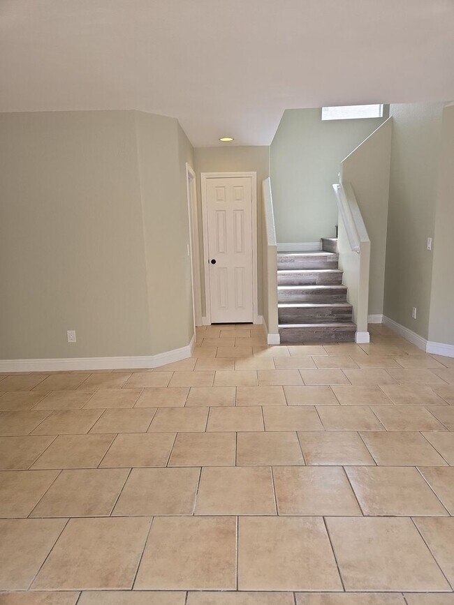 Building Photo - A Fabulous 4 Bedroom Home in Peccole Ranch