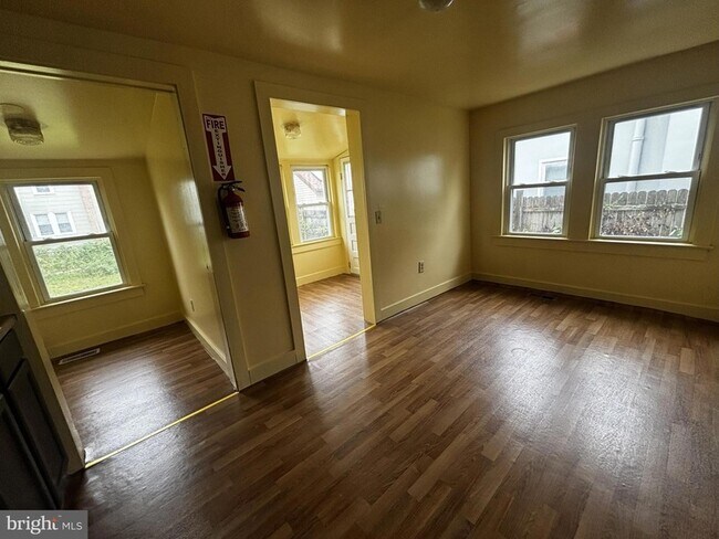 Building Photo - 2 E Vine St