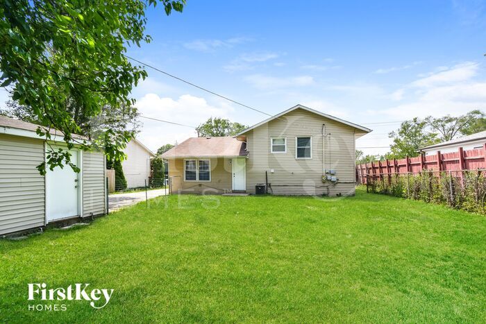 Building Photo - 1493 Glen Ellyn Rd