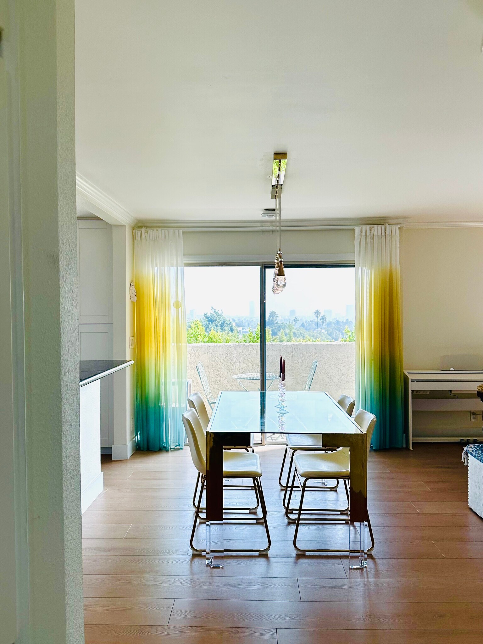 Building Photo - 8400 De Longpre Ave