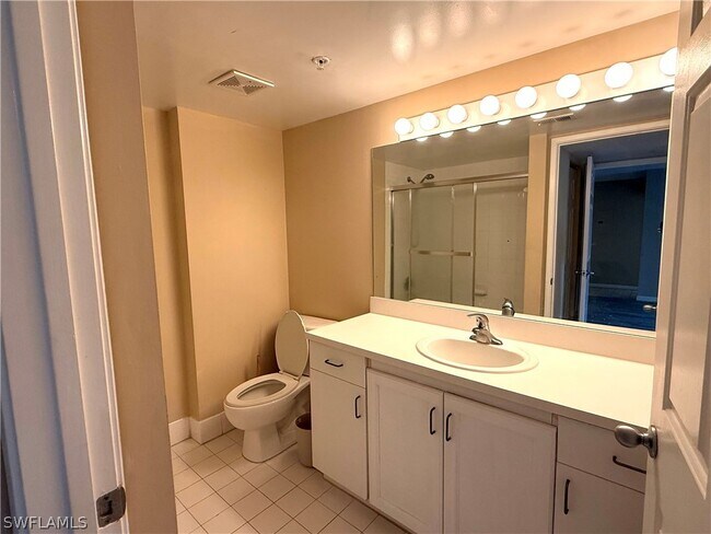 Building Photo - 1865 Florida Club Dr