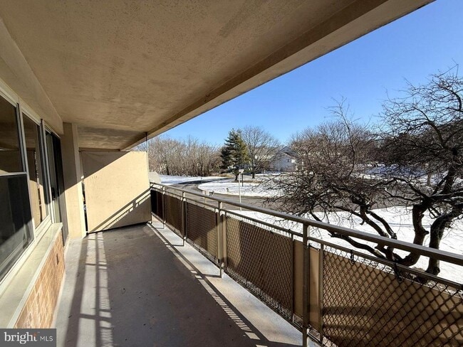 Building Photo - 207 Barclay Towers