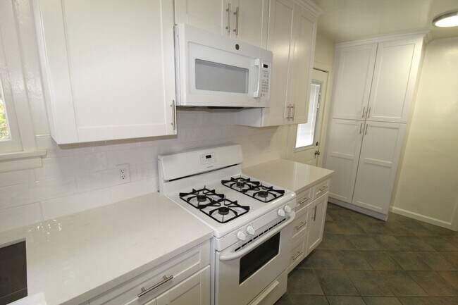 Building Photo - 86-90joanne