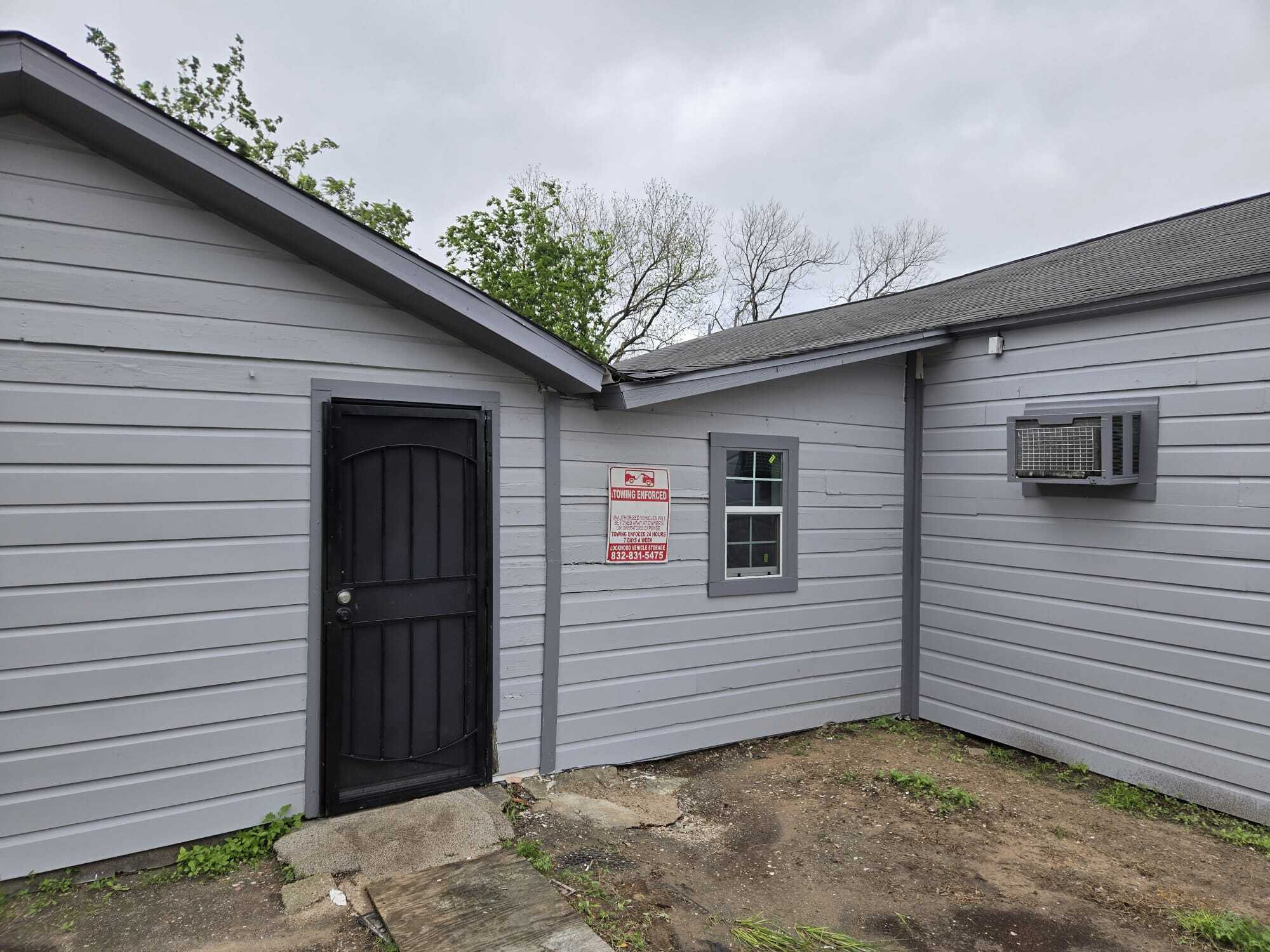 Building Photo - 5906 Hillsboro St