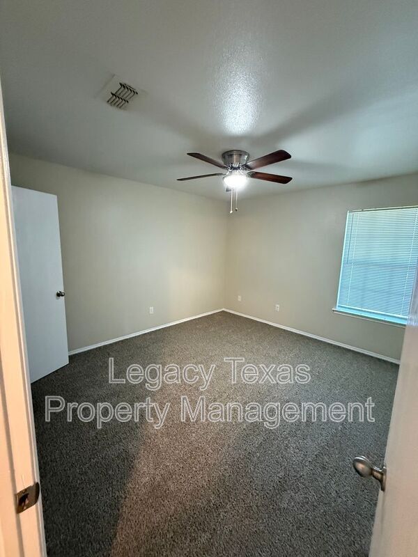 Building Photo - 641 WOODARD