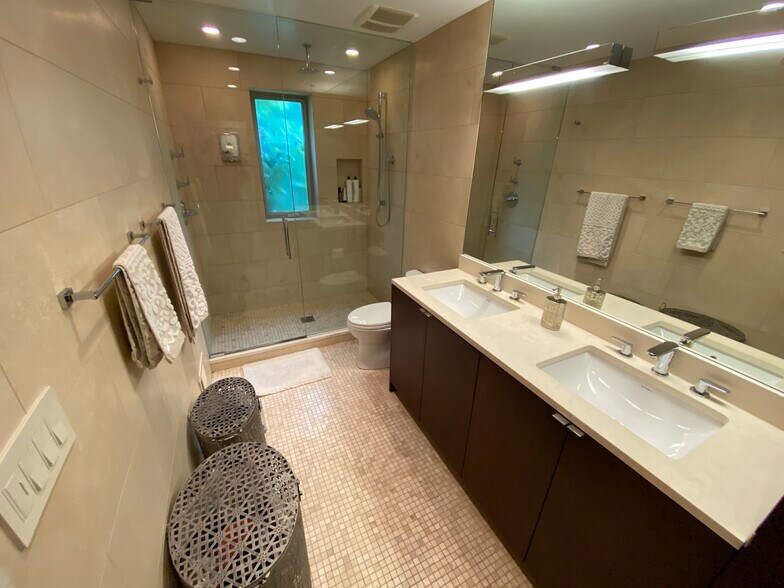Master Bathroom - 1336 W Fillmore St