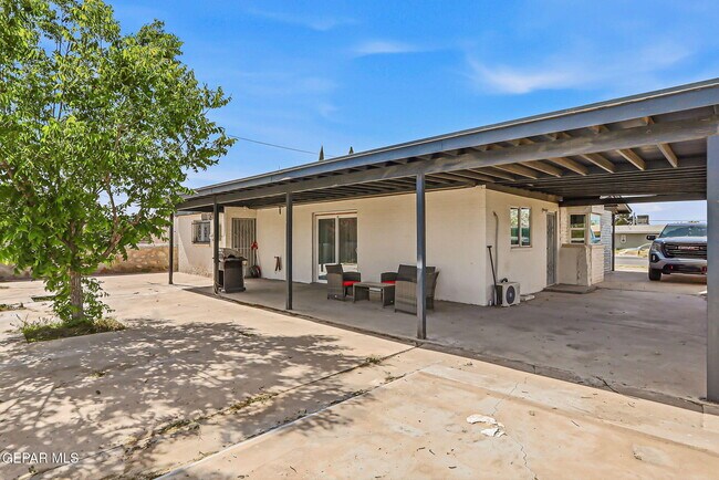 Building Photo - 5912 Delta Dr