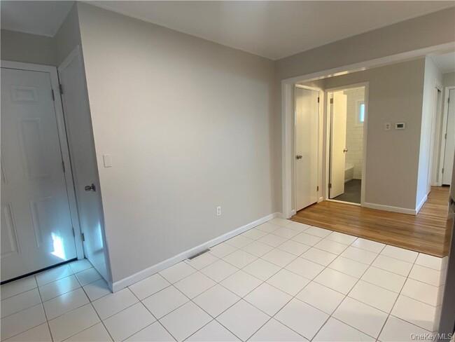 Building Photo - 18 Mountain Rd