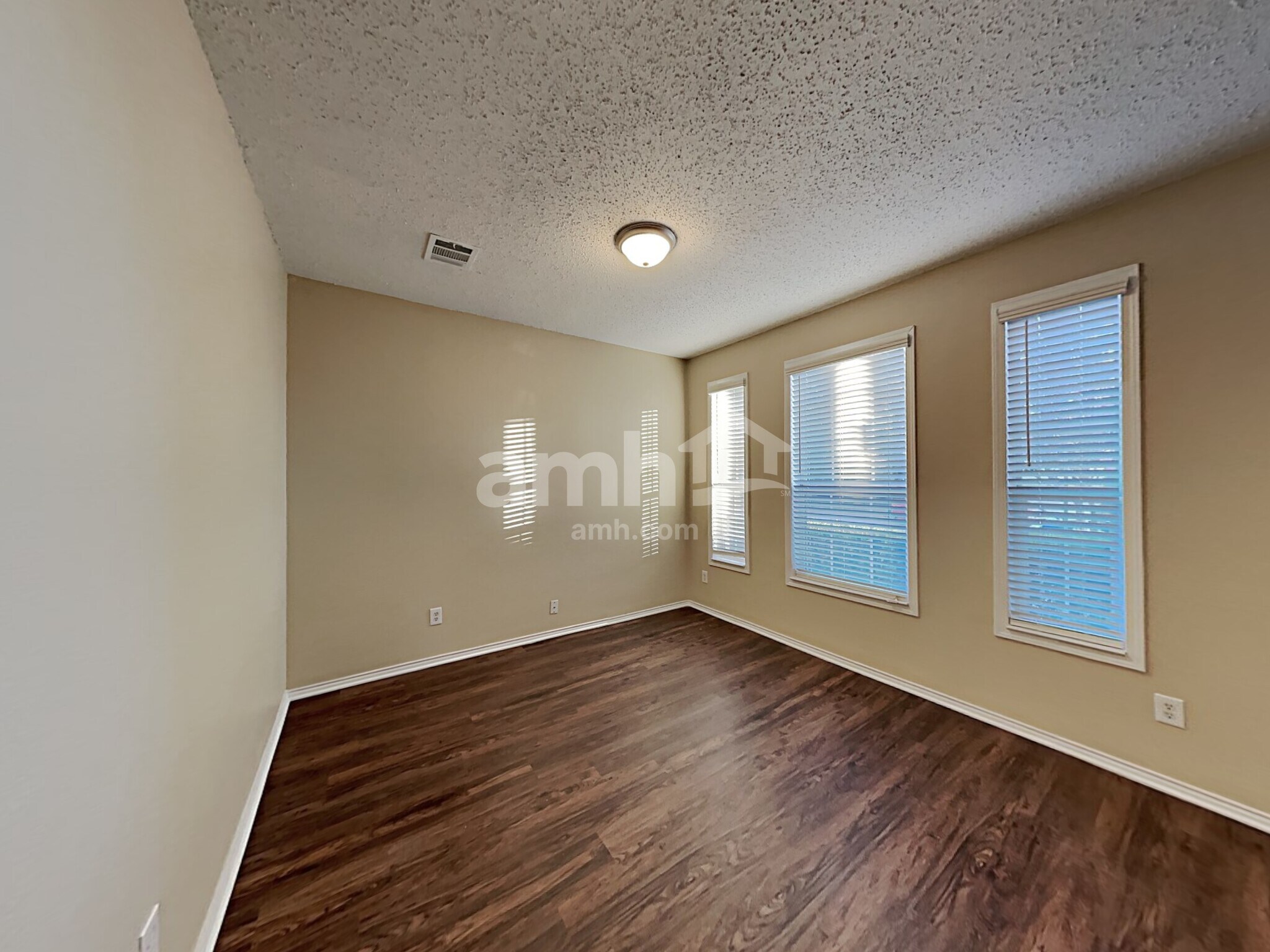Building Photo - 10916 Fawn Valley Dr