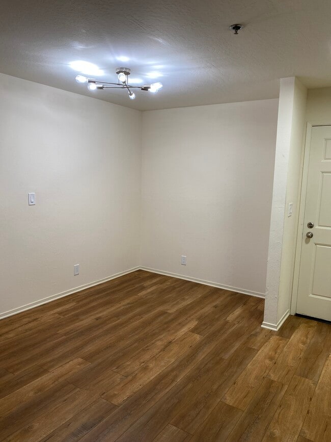 Building Photo - 300 Murchison Dr
