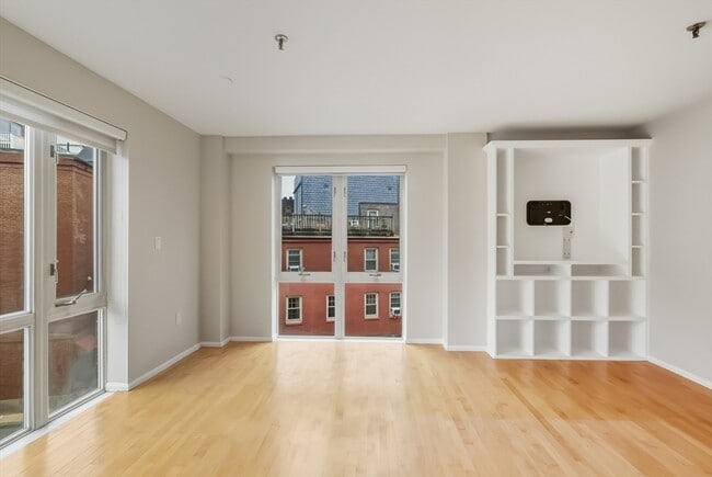 Primary Photo - 350 North St