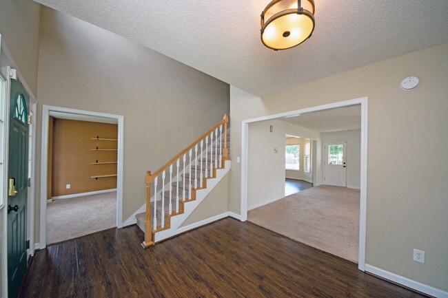 Building Photo - 1112 Huff Dr