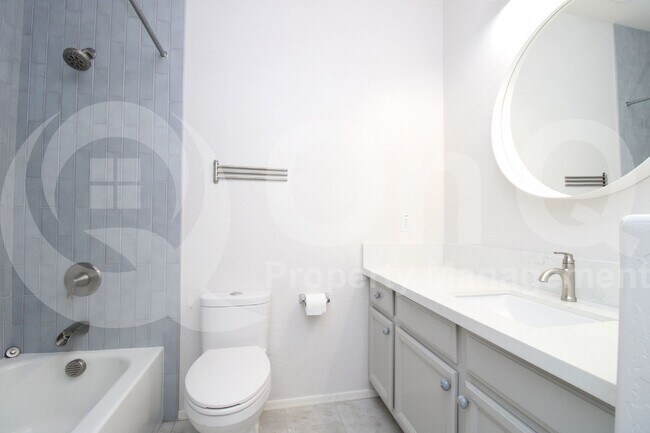 Building Photo - 3316 E Kingbird Pl